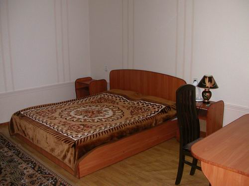 Rovshan Hotel