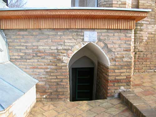Uzbekistan. The passageway to the cell - chartak