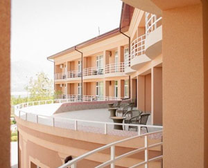 Charos Resort Зона отдыха в горах на берегу Чарвака