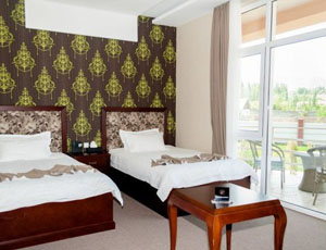 Charos Resort Зона отдыха в горах на берегу Чарвака